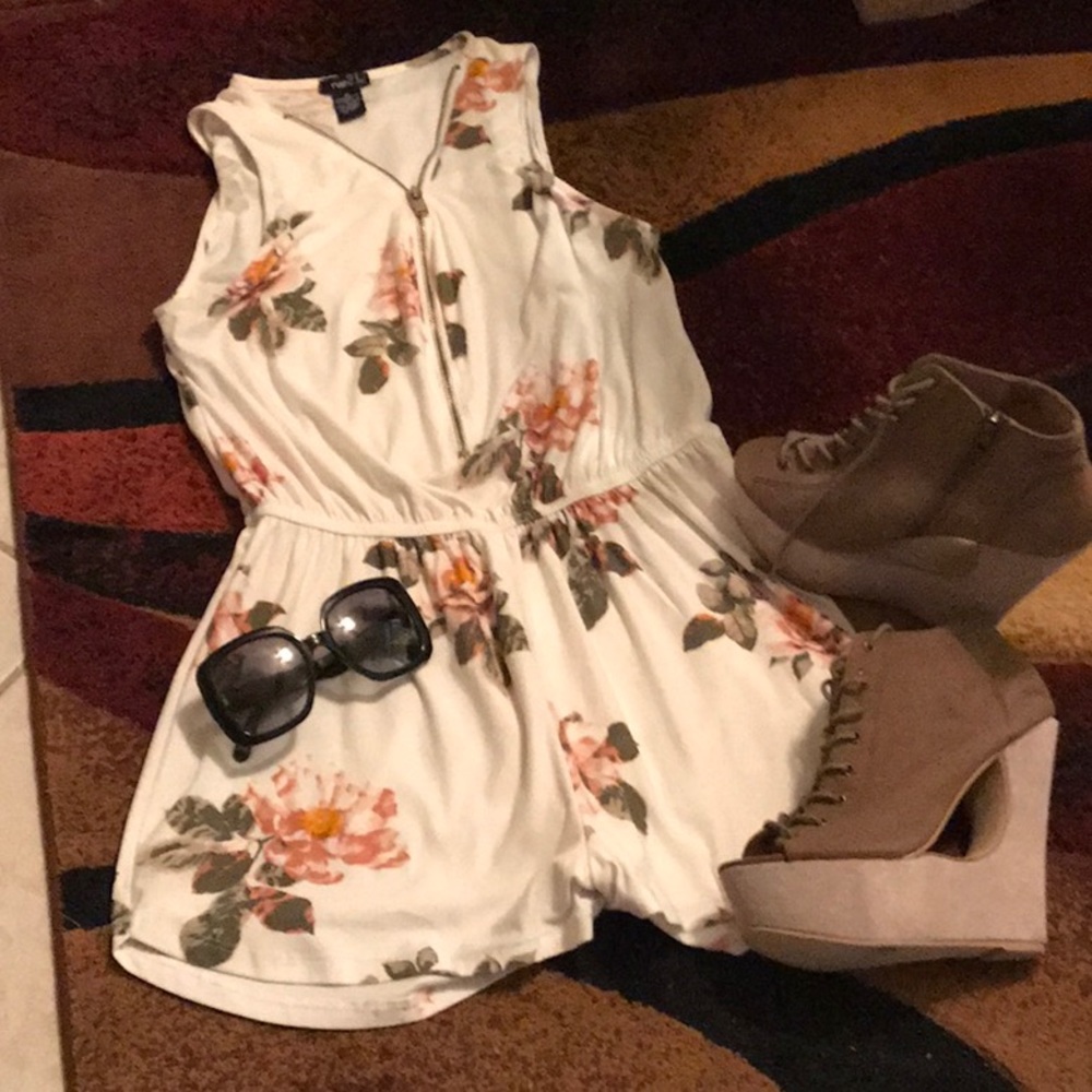 Short Sleeve Cotton Romper/Body Suit Shorts, Size M